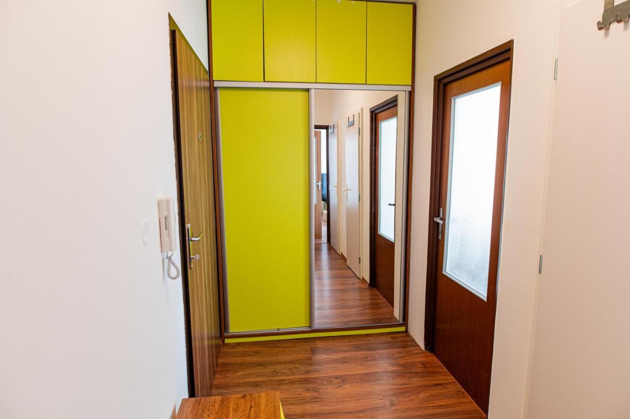 Room 1 Km From Center Братислава Екстериор снимка