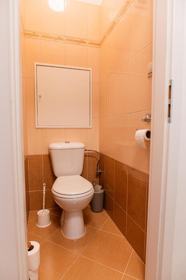 Room 1 Km From Center Братислава Екстериор снимка