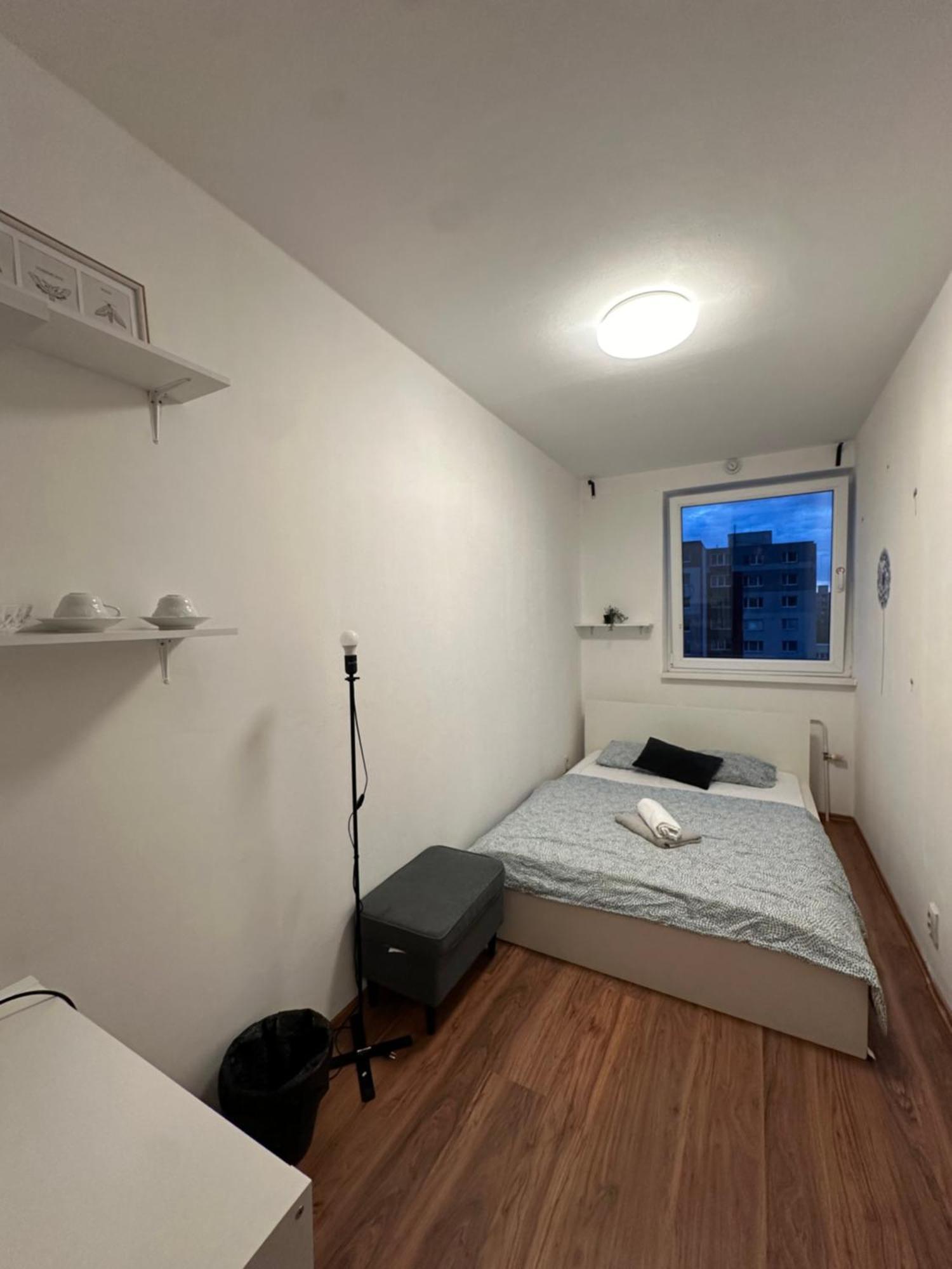 Room 1 Km From Center Братислава Екстериор снимка