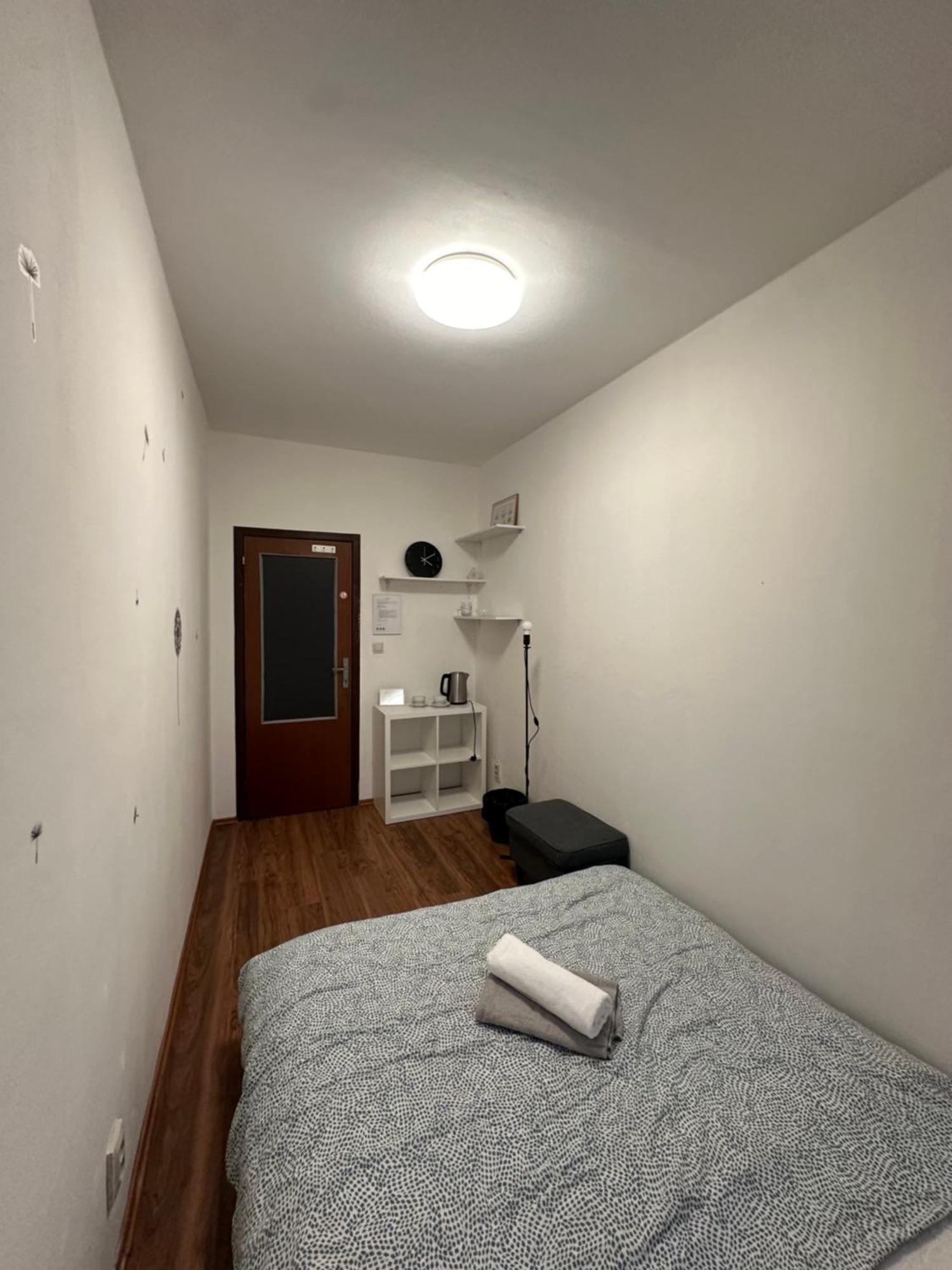 Room 1 Km From Center Братислава Екстериор снимка